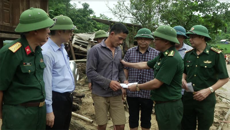 Đoàn công tác Bộ Tư lệnh Biên phòng chỉ đạo khắc phục hậu quả lũ lụt tại bản Sa Ná