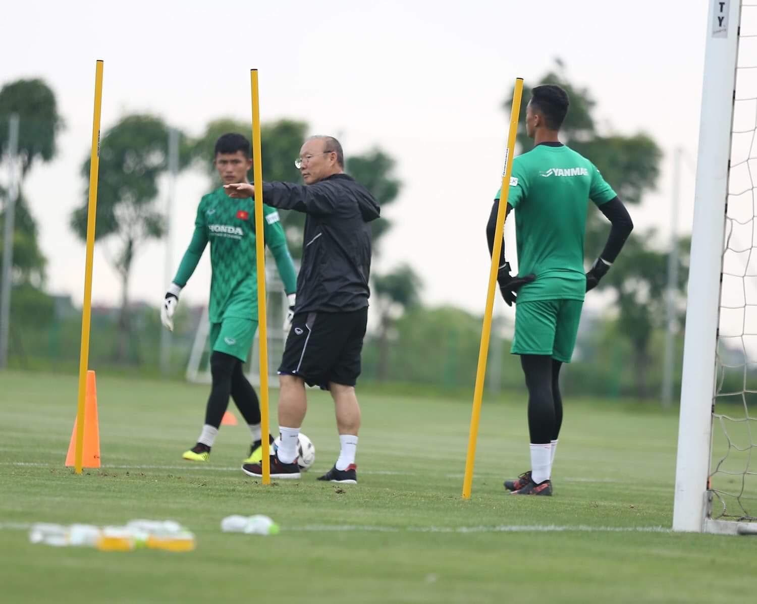 Thầy Park nhập vai “người gác đền”