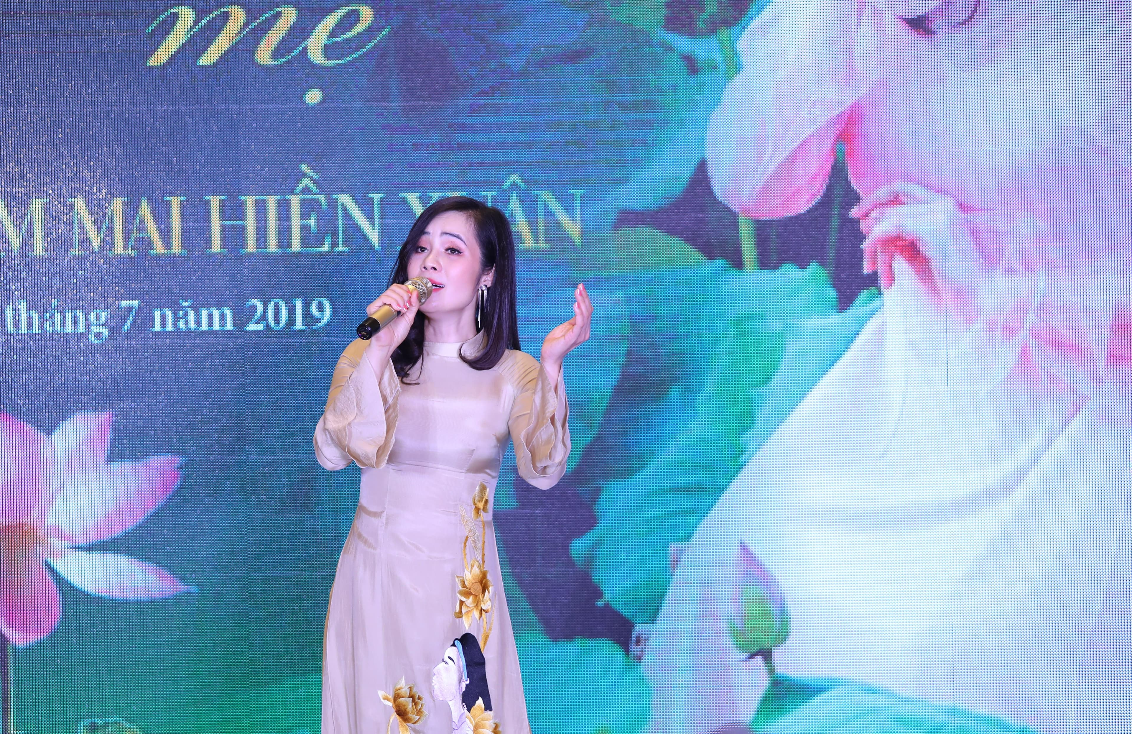 "Giọng lạ" Hiền Xuân