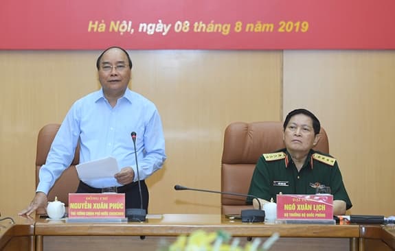 Thủ tướng Chính phủ làm việc với Bộ Quốc phòng