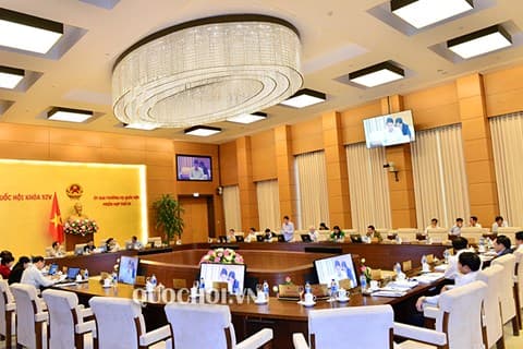 Công bố các Nghị quyết của Ủy ban Thường vụ Quốc hội về việc phê chuẩn, điều động nhân sự
