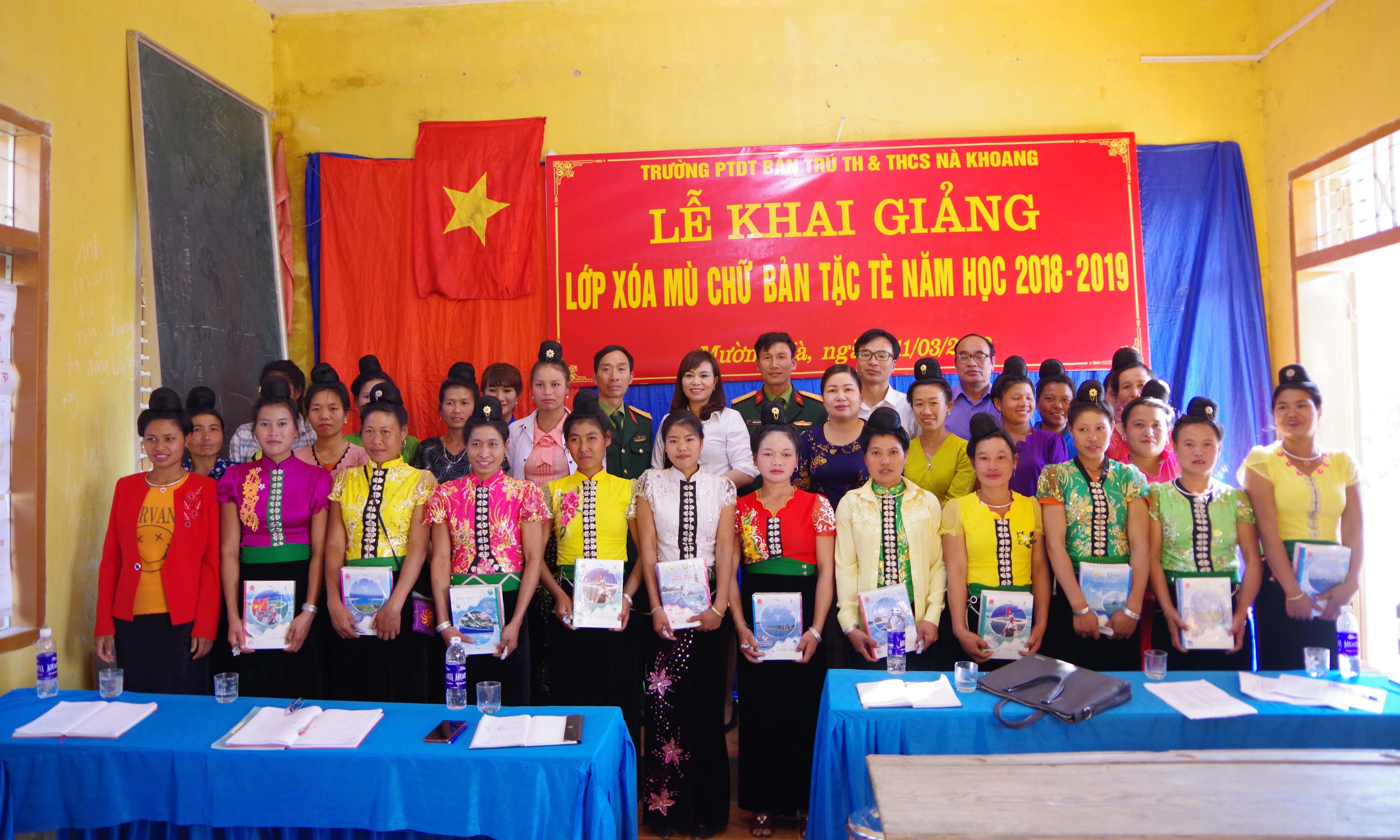 “Gieo chữ” nơi rẻo cao Tây Bắc