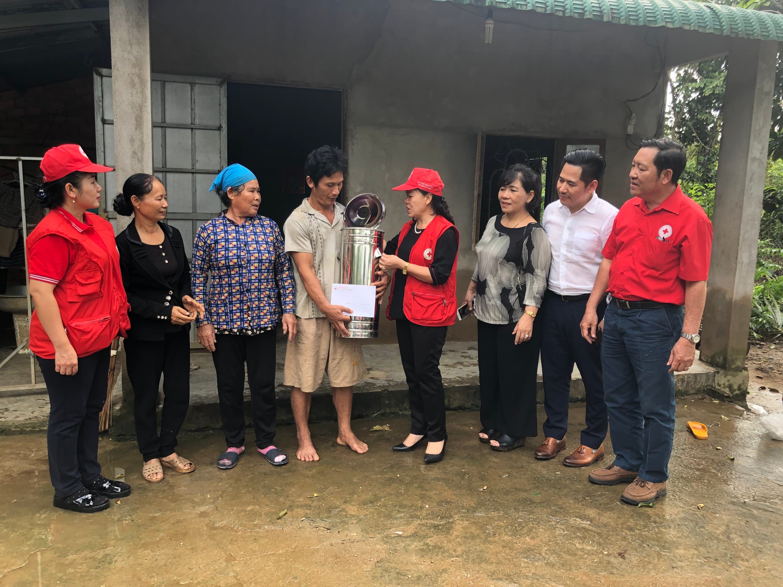 Hội Chữ thập đỏ Việt Nam cứu trợ khẩn cấp các tỉnh Tây Nguyên và Nam Bộ