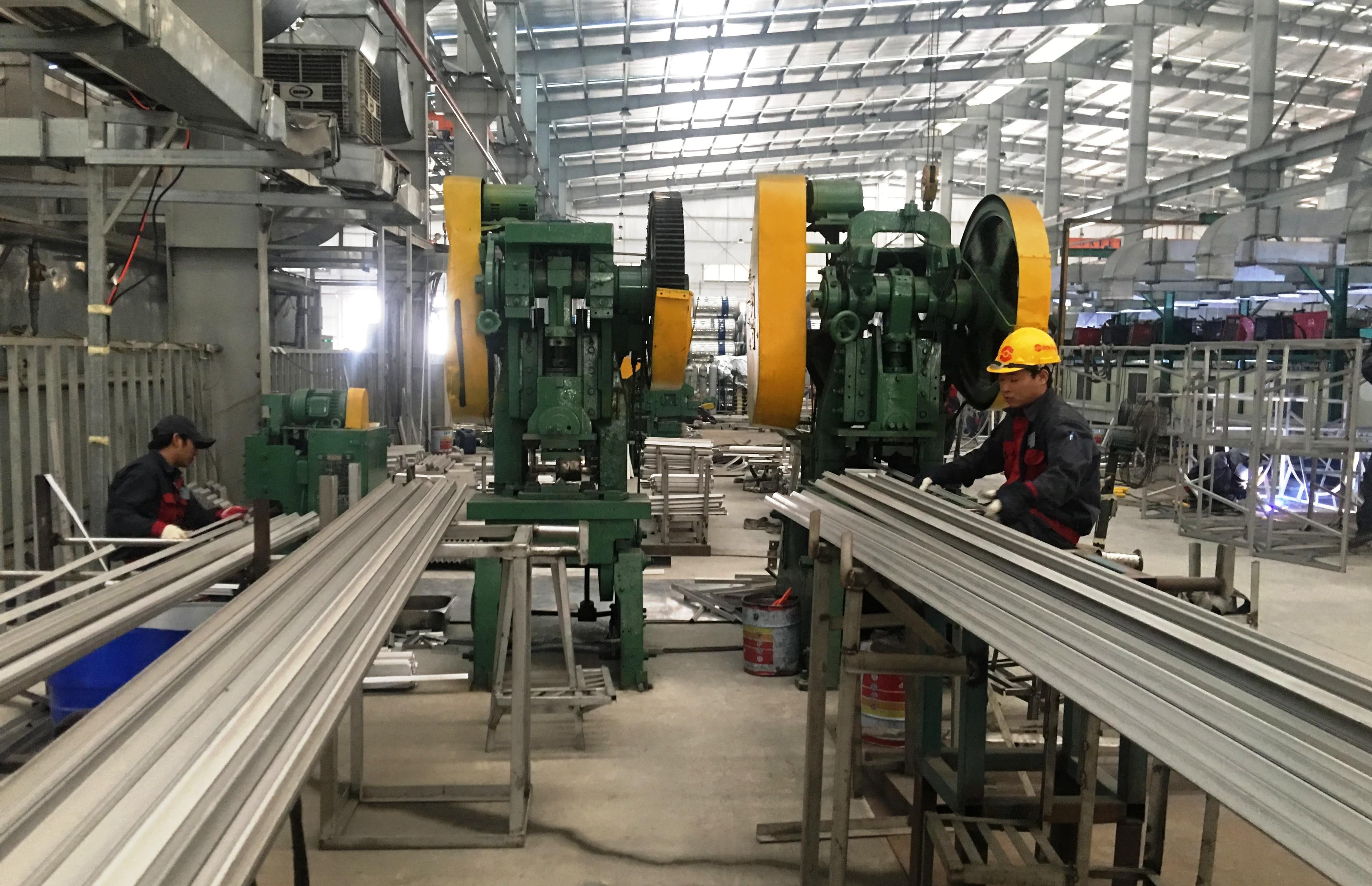 Vận động doanh nghiệp điều tiết sử dụng điện giờ cao điểm