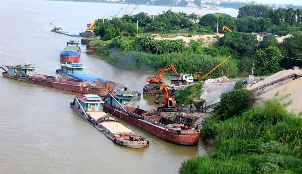 Thông tin từ đường dây nóng