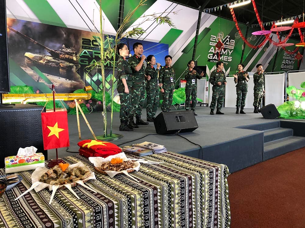 Cuốn hút văn hóa Việt Nam tại Nhà Hữu nghị