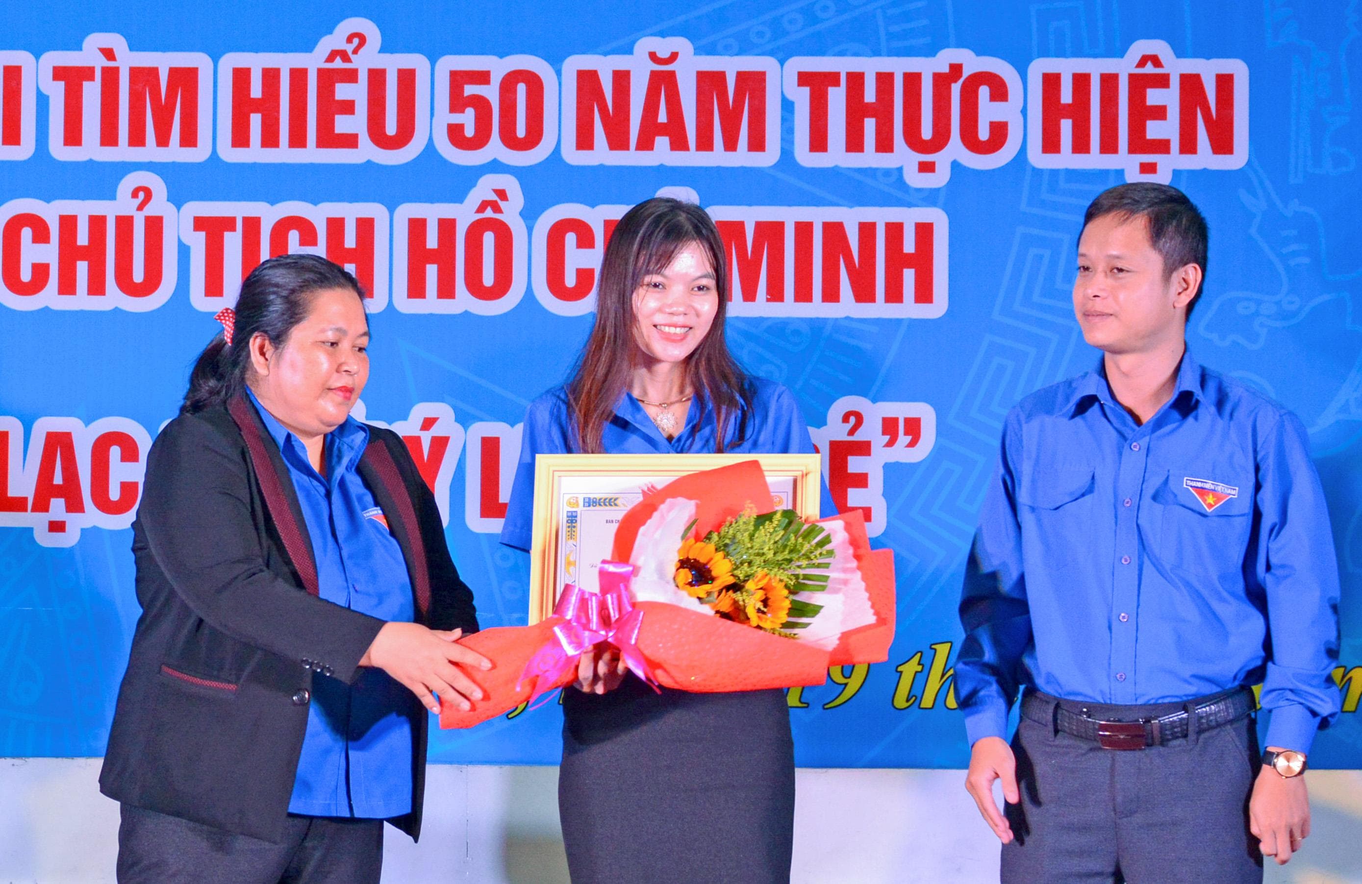 “Chị Lý nhiều tình”
