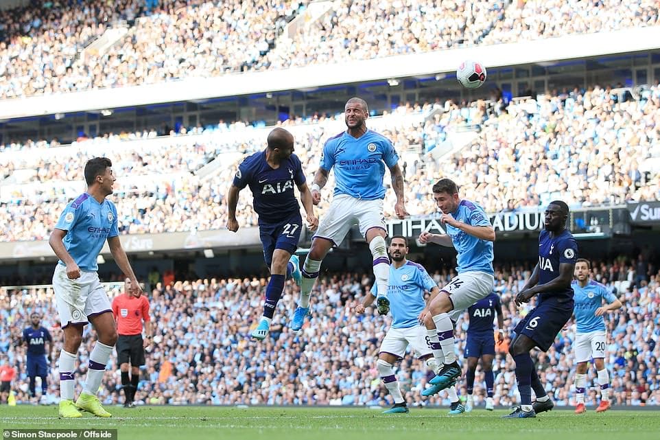 Man City chia điểm với Tottenham