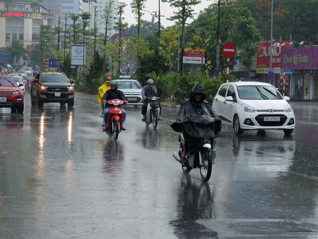 Bắc Bộ có mưa lớn kèm dông lốc, sét