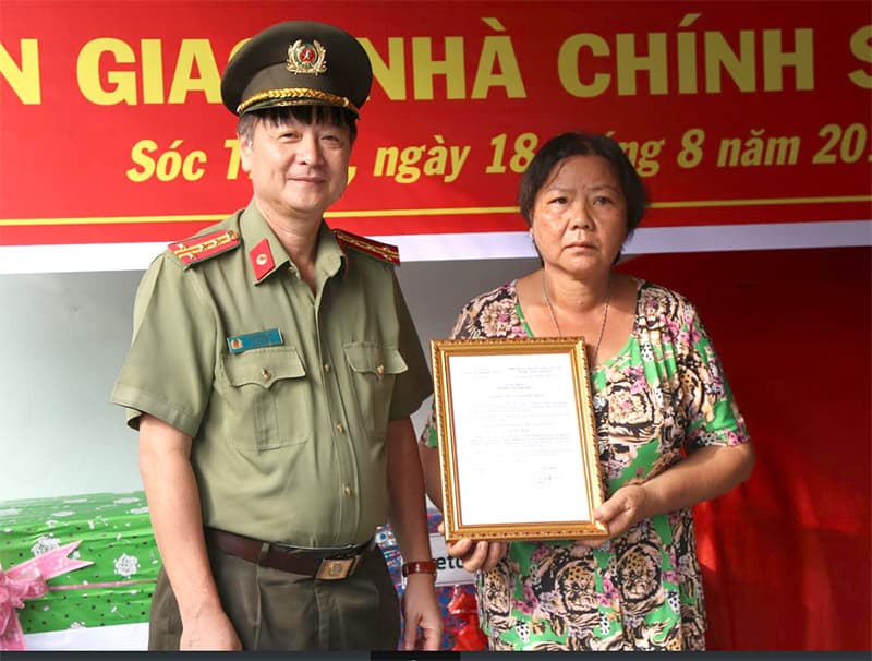 Công an tỉnh Sóc Trăng bàn giao “Nhà chính sách” cho cán bộ, chiến sĩ