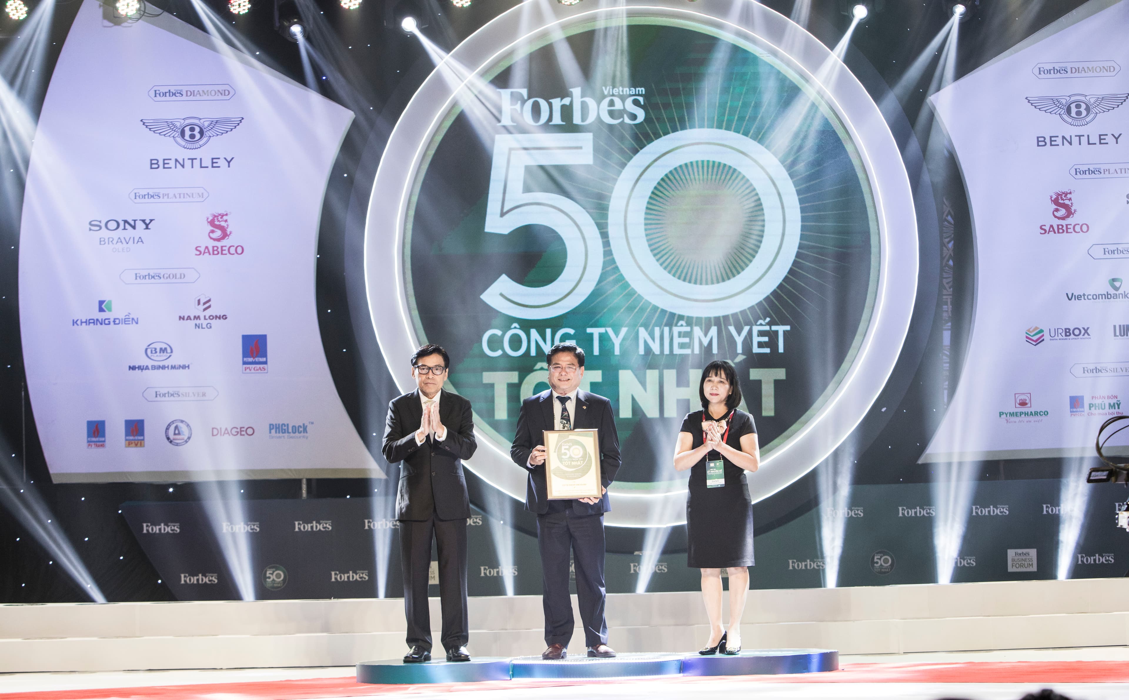 Tập đoàn Xây dựng Hòa Bình: 4 lần liên tiếp đạt “Top 50 công ty niêm yết tốt nhất Việt Nam”