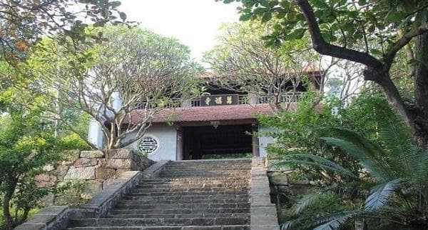 Cổ tự trên đỉnh Lạn Kha