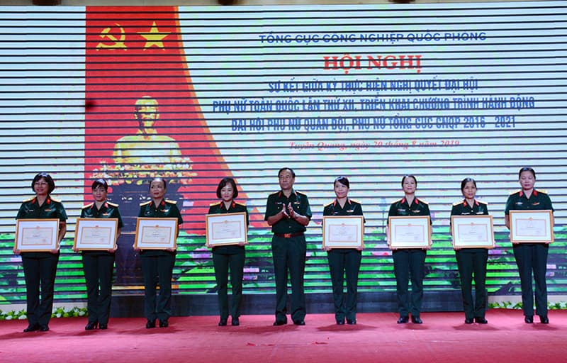 Tổng cục Công nghiệp quốc phòng: Khen thưởng tập thể, cá nhân tiêu biểu trong phong trào phụ nữ