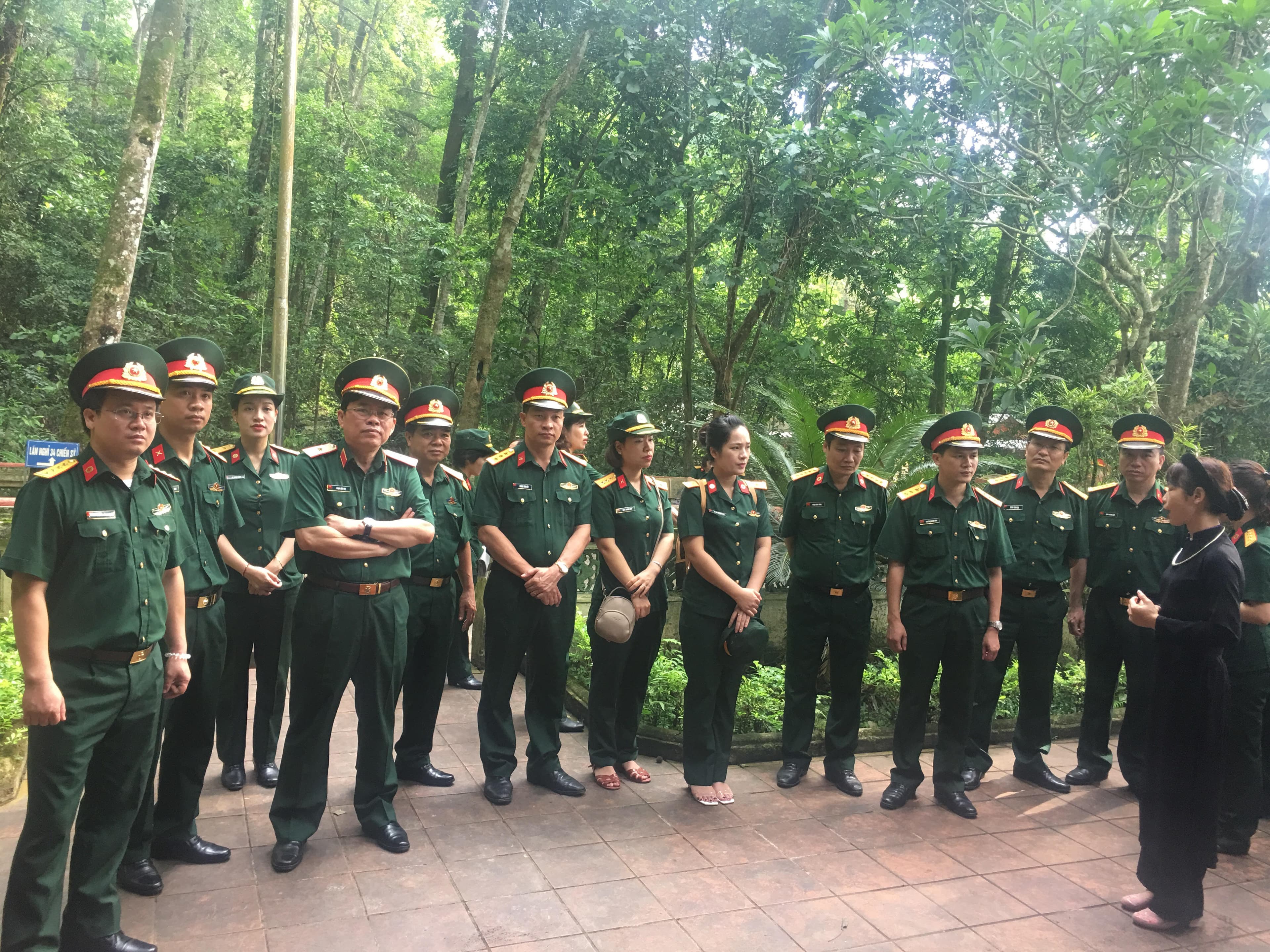 Đoàn công tác Học viện Quân y dâng hương tại khu di tích Trần Hưng Đạo