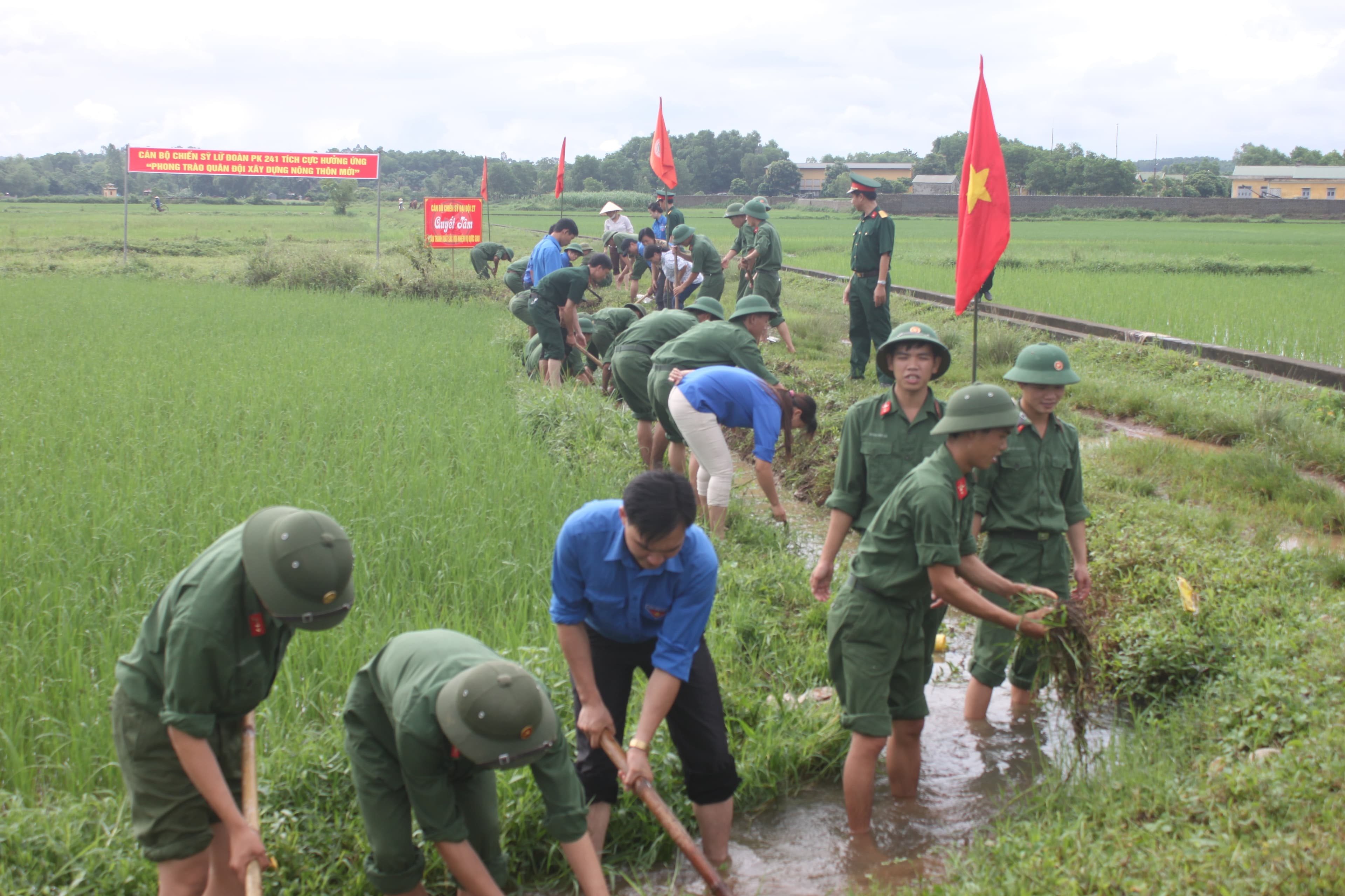 Bộ đội về làng xóm khang trang, ruộng vườn xanh tốt