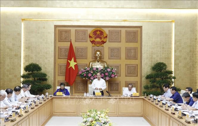 Thủ tướng Nguyễn Xuân Phúc chủ trì phiên họp Tiểu ban Kinh tế - Xã hội