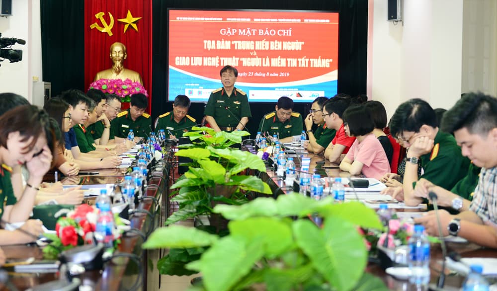 Gặp mặt báo chí Tọa đàm “Trung hiếu bên Người” và Chương trình giao lưu-nghệ thuật “Người là niềm tin tất thắng”