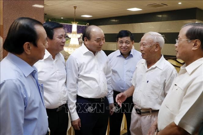 TRÂN TRỌNG NGƯỜI ĐI TRƯỚC