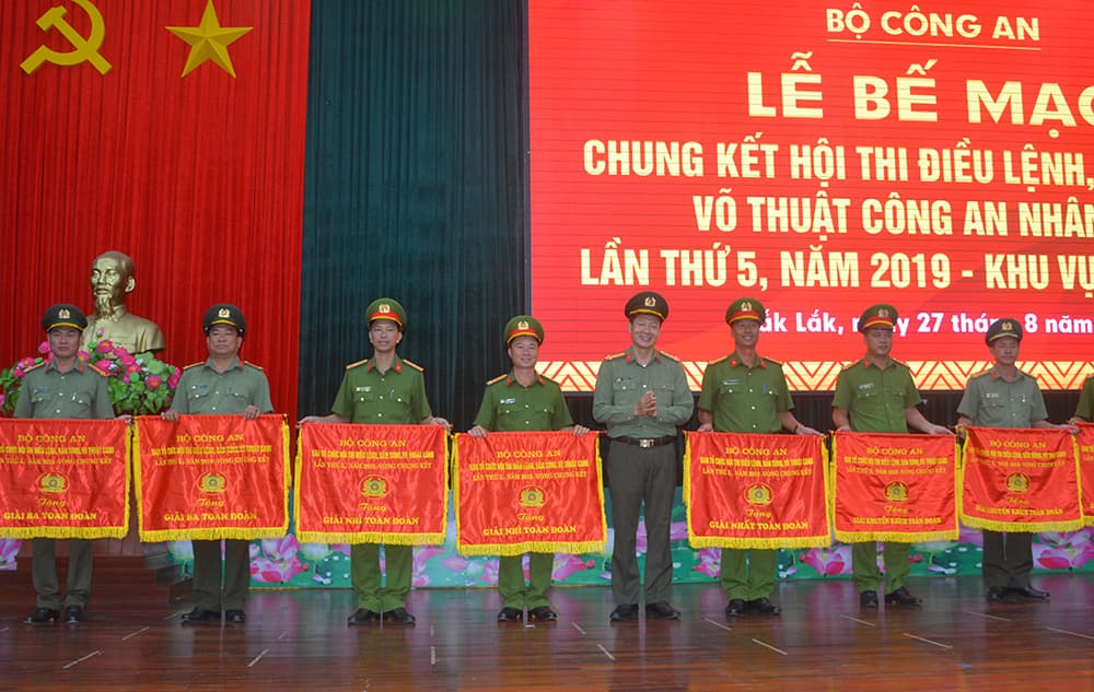 Bế mạc Hội thi điều lệnh, bắn súng, võ thuật Công an nhân dân khu vực phía Nam lần thứ 5