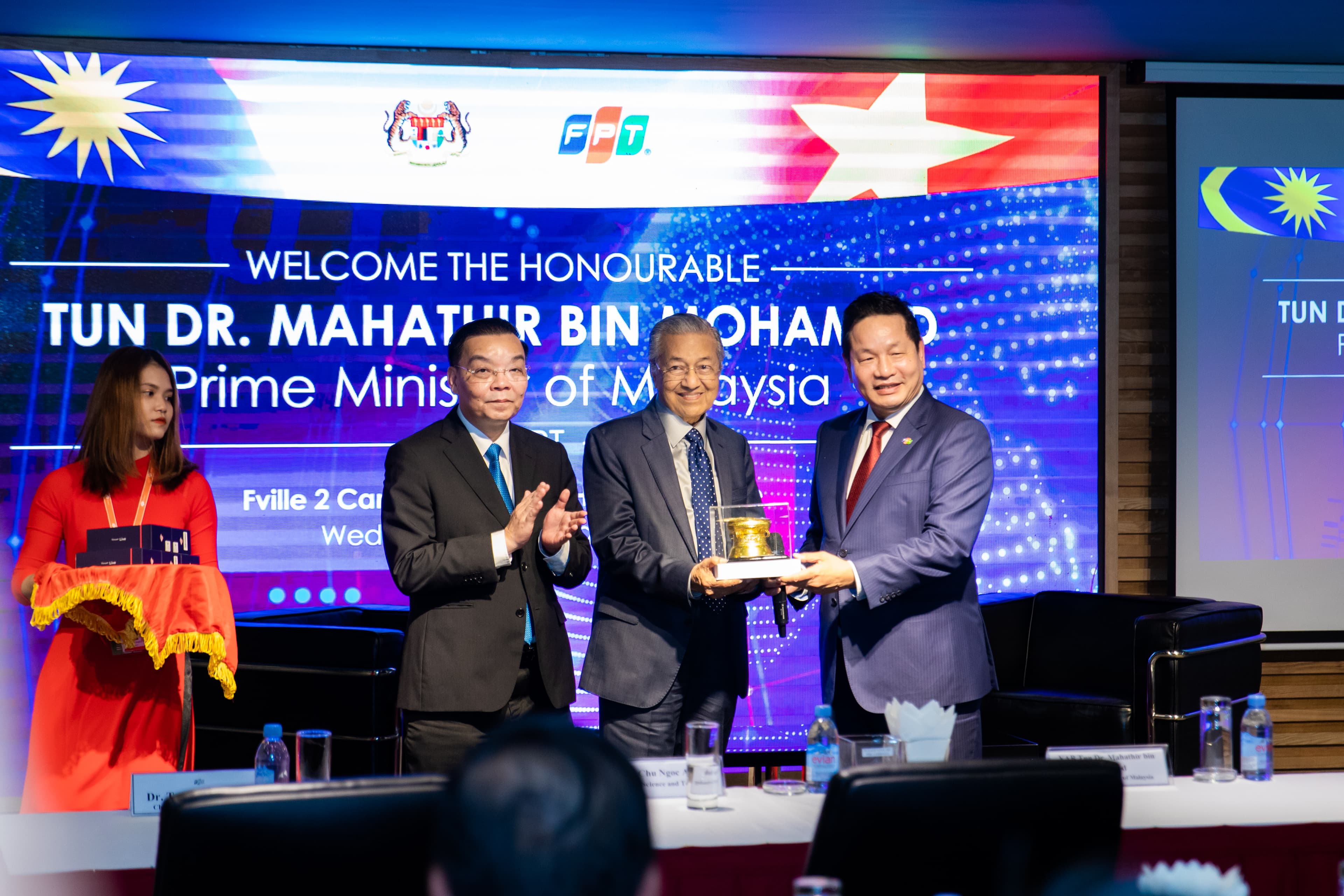 Thủ tướng Malaysia chia sẻ kinh nghiệm chuyển đổi số với sinh viên Việt Nam