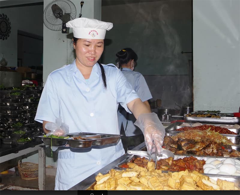 Hành động đẹp của nữ nhân viên Bệnh viện Quân y 175