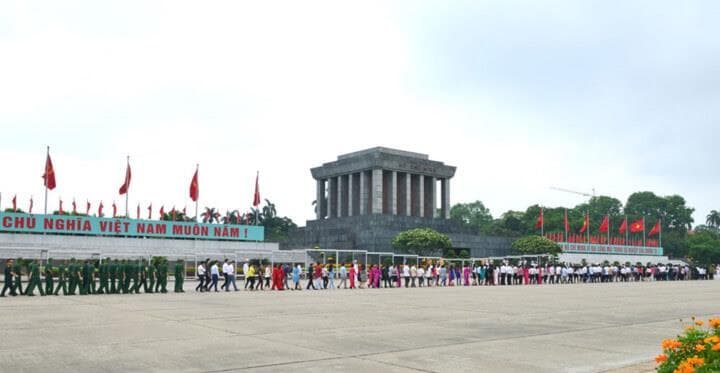 Về bên Người bằng niềm kính yêu vô hạn