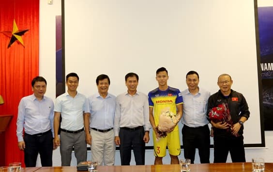 Lãnh đạo Tổng cục Thể dục Thể thao và VFF động viên ĐT Việt Nam