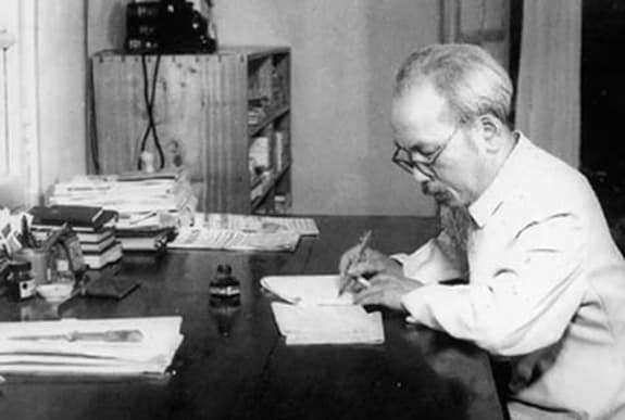 "MUỐN GẦN DÂN THÌ ĐỪNG XA DÂN"