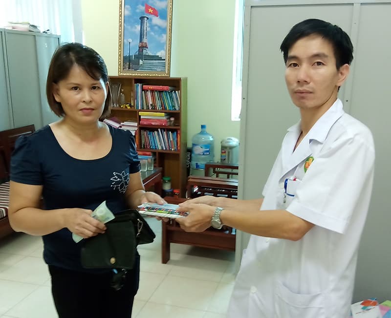 Niềm vui của chiến sĩ áo trắng khi trả lại của rơi
