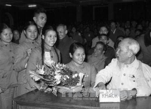 THẤM NHUẦN DI CHÚC THIÊNG LIÊNG