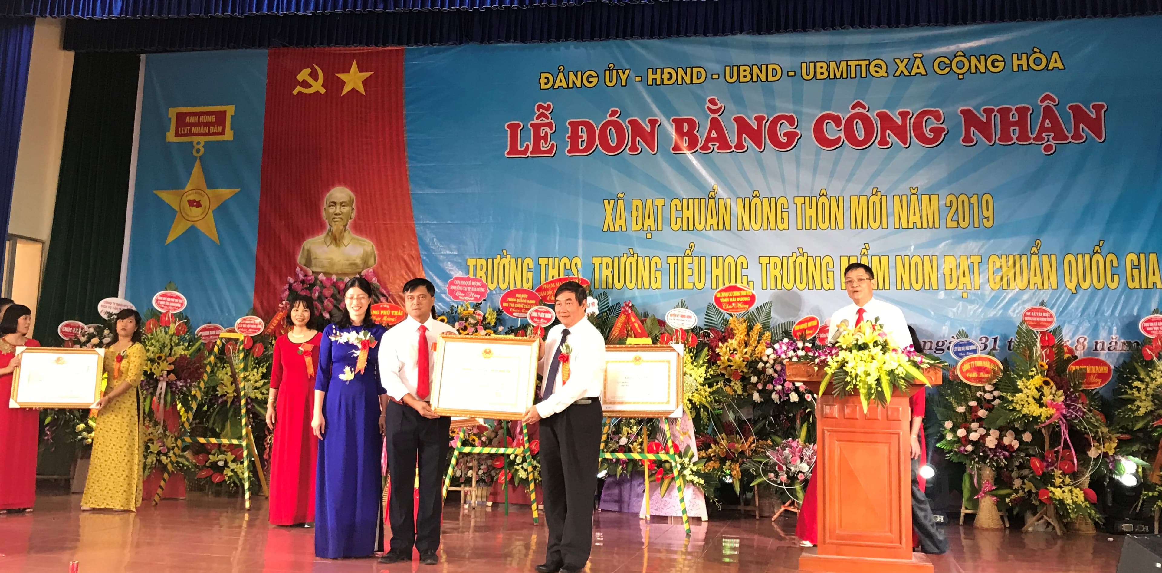 Xã Cộng Hòa đón Bằng công nhận đạt chuẩn nông thôn mới