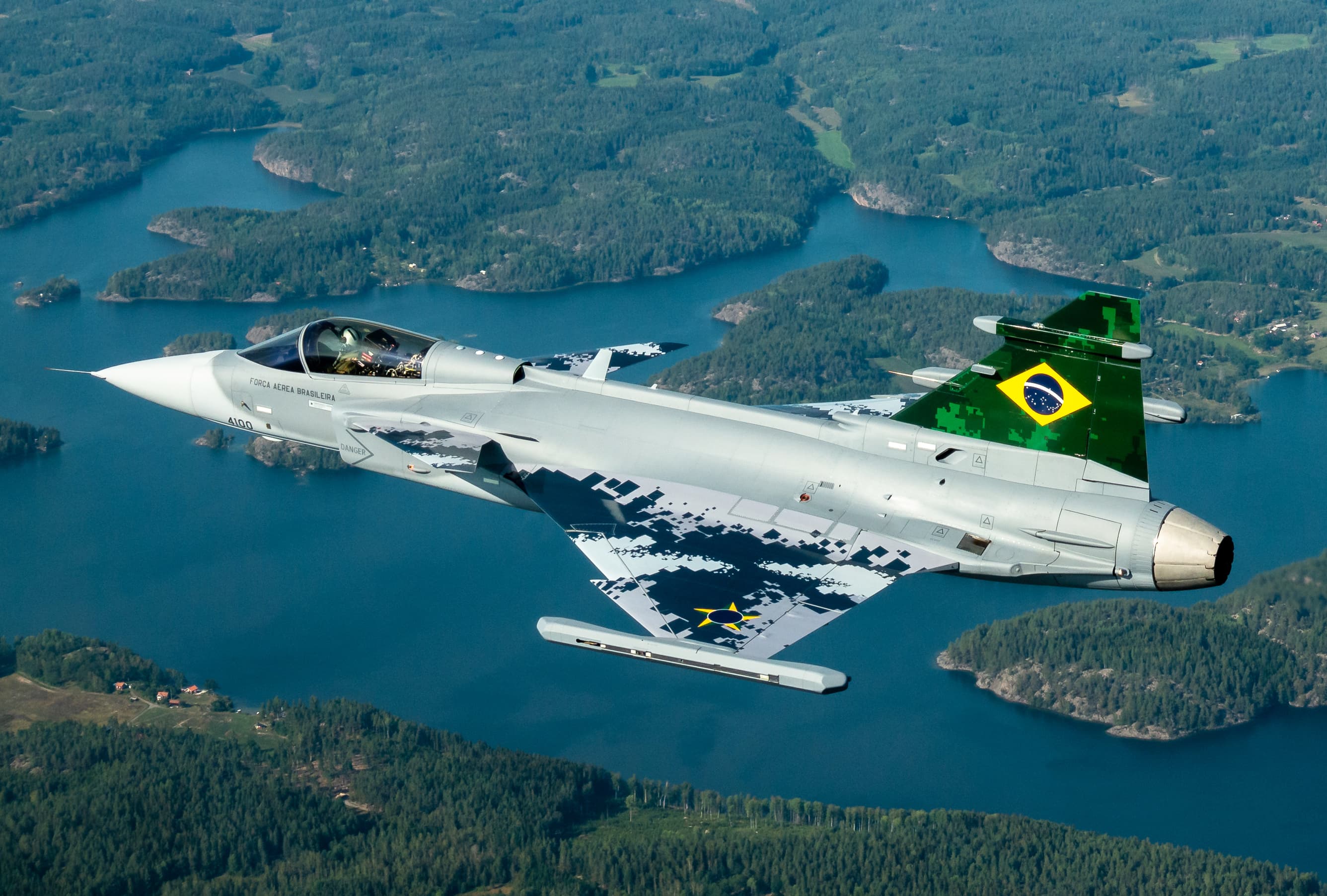 Tiêm kích JAS 39 Gripen của Brazil lần đầu cất cánh