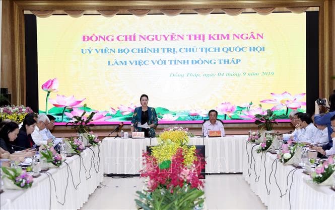Chủ tịch Quốc hội Nguyễn Thị Kim Ngân thăm và làm việc tại Đồng Tháp