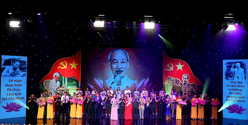 Xúc động nhớ về Bác trong chương trình giao lưu – nghệ thuật Người là niềm tin tất thắng
