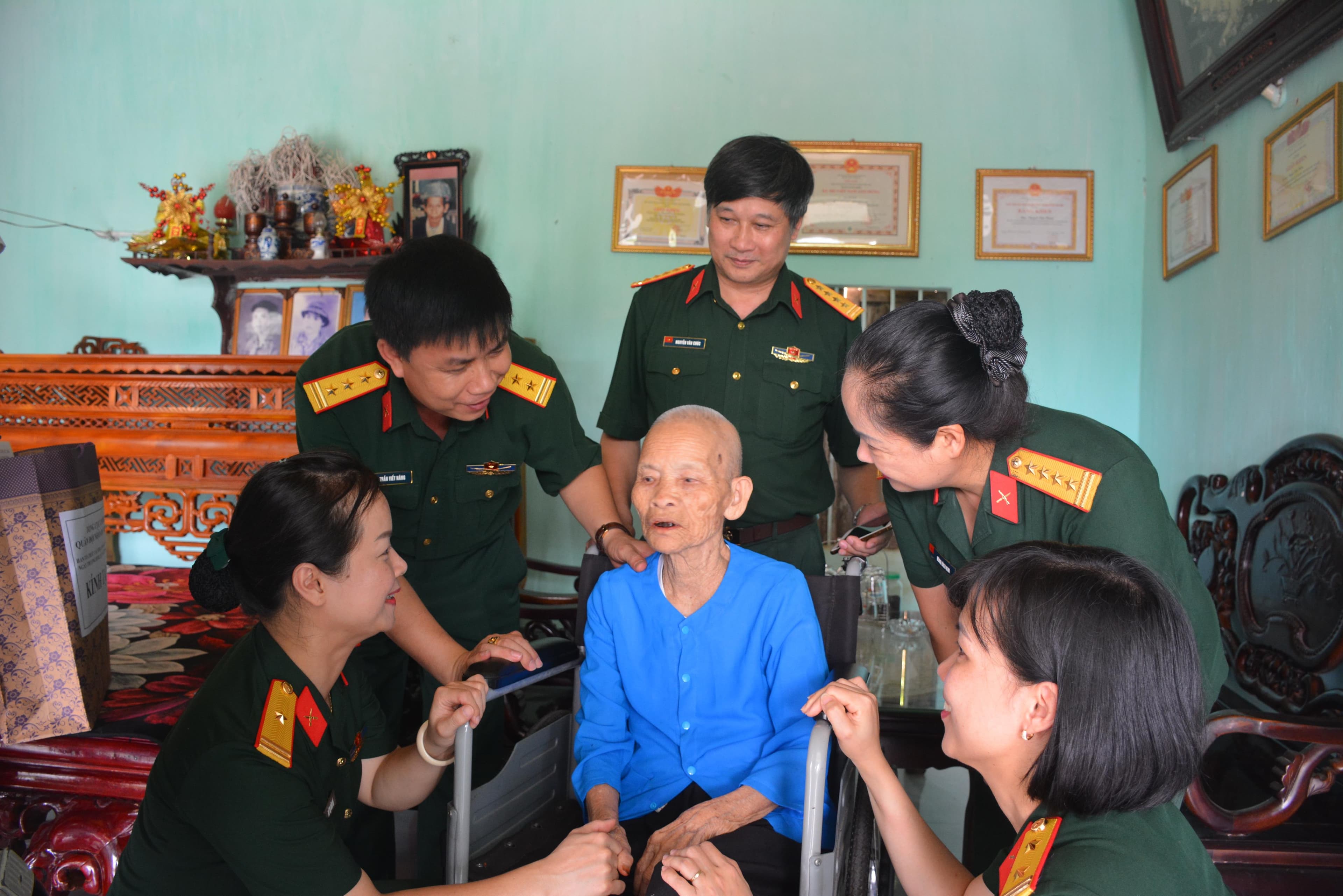 Chăm lo bồi dưỡng thế hệ trẻ trong quân đội theo Di chúc Bác Hồ