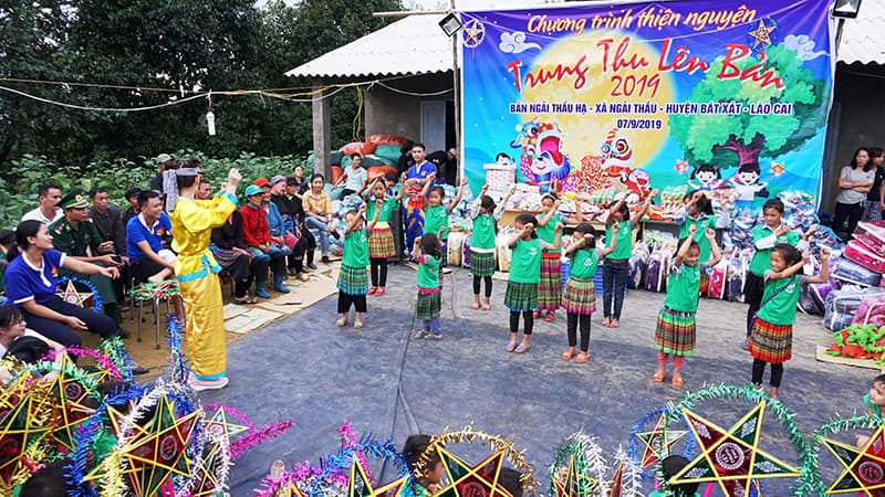 Trung thu lên bản
