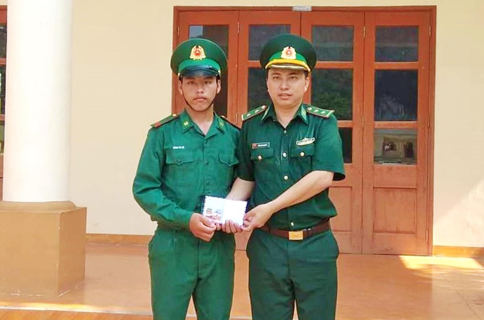 Chia sẻ khó khăn với đồng đội