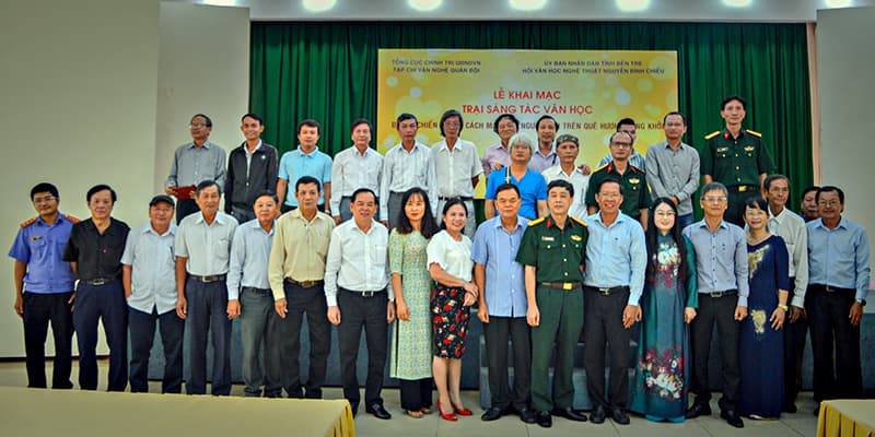 Khai mạc trại sáng tác văn học về đề tài chiến tranh cách mạng và người lính tại Bến Tre
