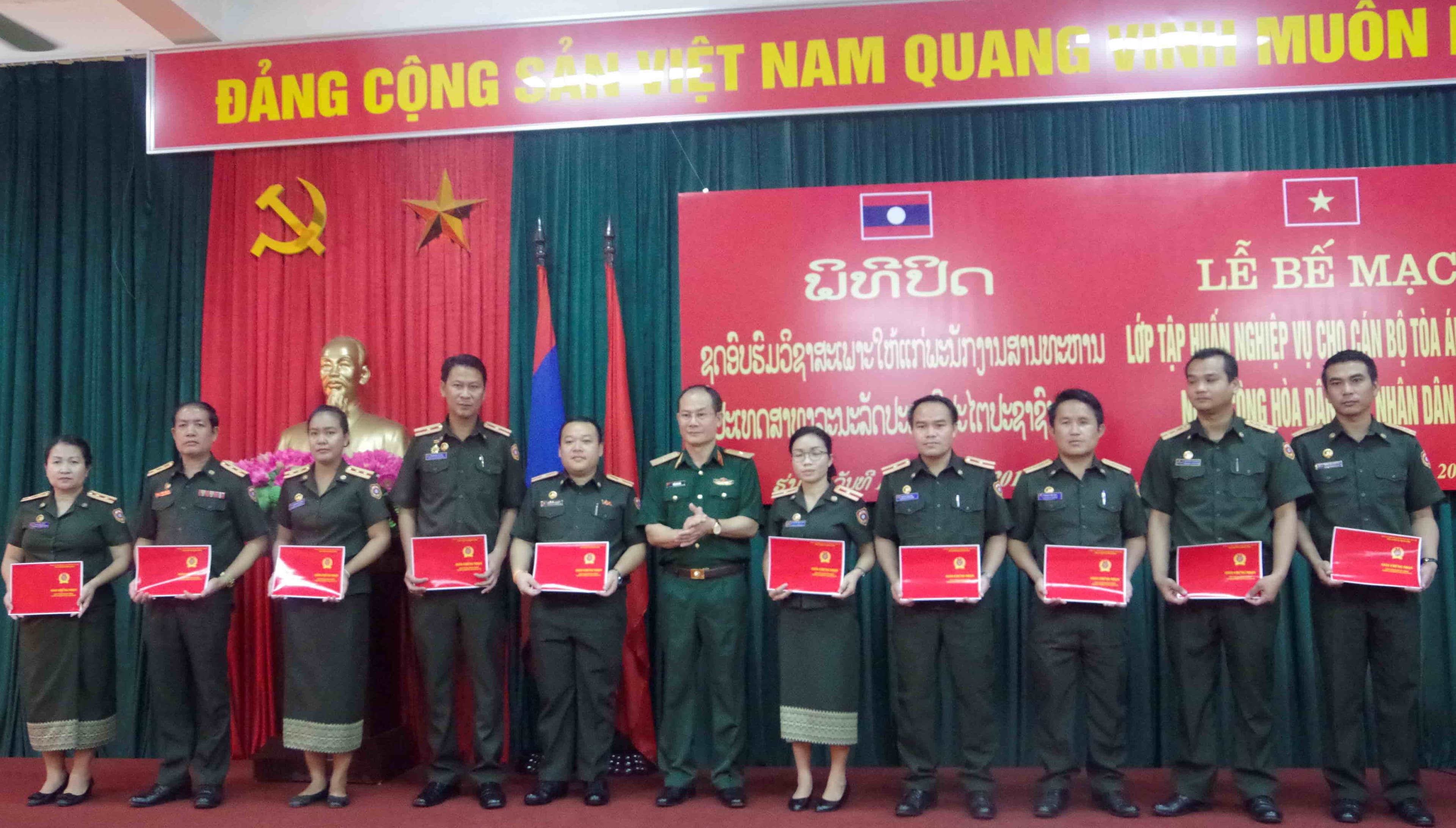 Bế mạc tập huấn nghiệp vụ cho cán bộ Tòa án Quân sự Lào