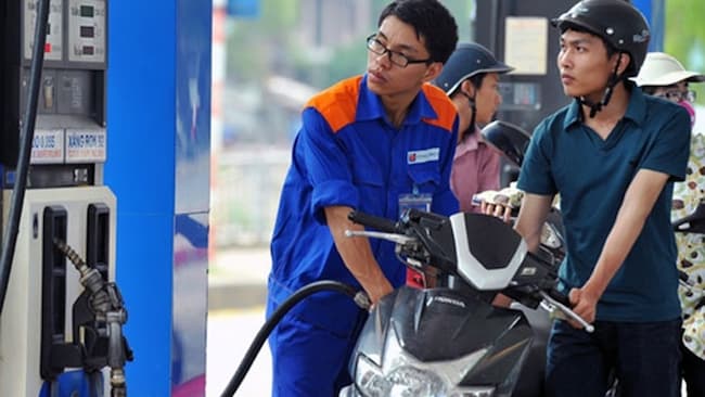 Giá xăng giảm nhẹ
