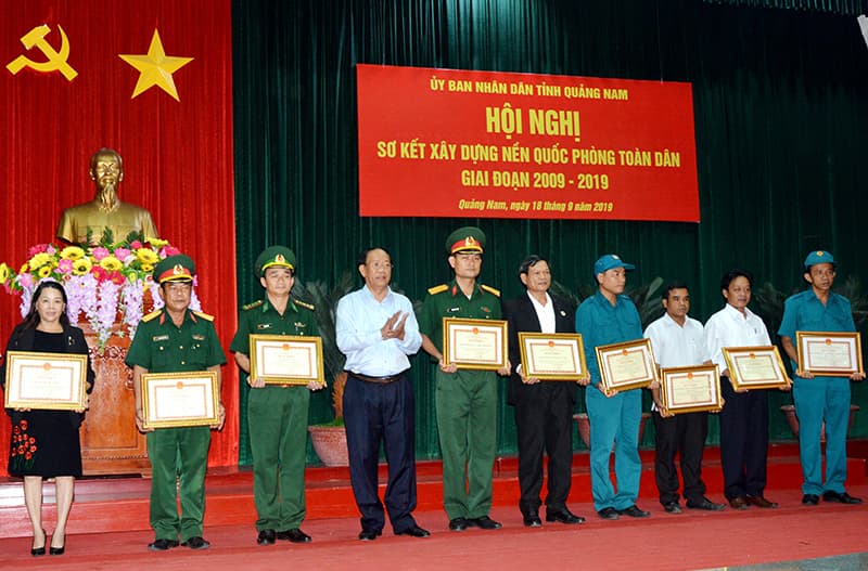 Tỉnh Quảng Nam sơ kết 10 năm xây dựng nền Quốc phòng toàn dân