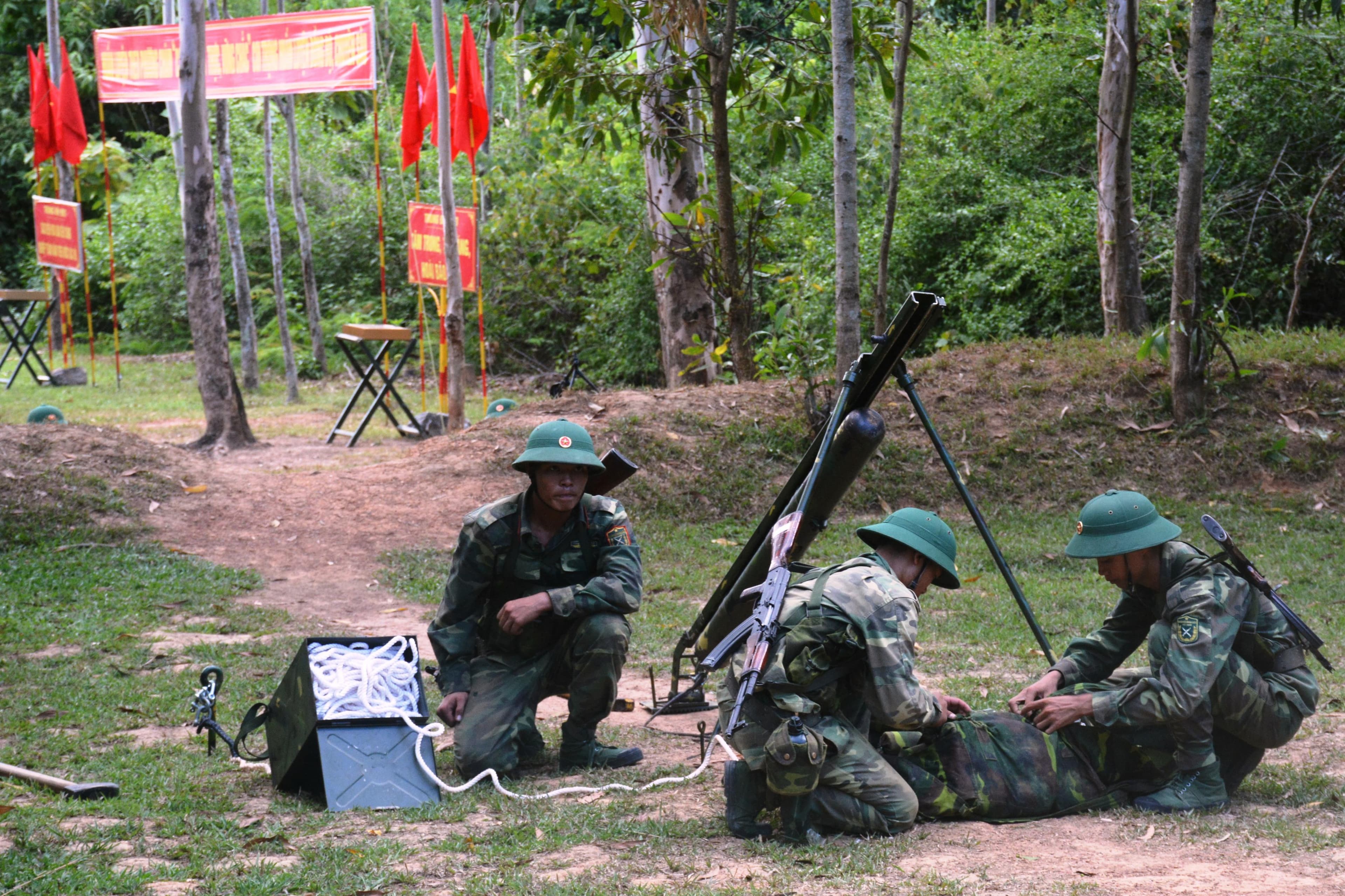 Vận dụng sáng tạo phương pháp huấn luyện, làm chủ khai thác vũ khí, khí tài mới