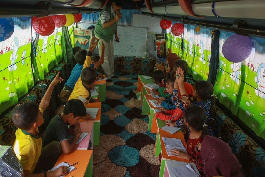 “Xe bus học đường” chắp cánh ước mơ đi học cho trẻ em Syria