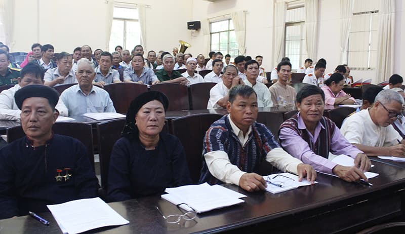 Bồi dưỡng kiến thức quốc phòng, an ninh cho già làng, người có uy tín trong cộng đồng dân cư