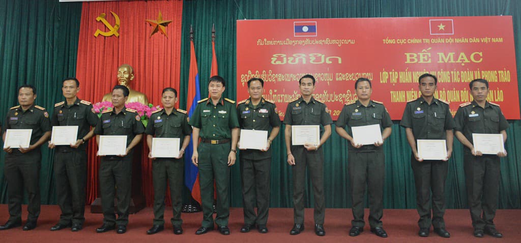 Bế mạc tập huấn công tác đoàn và phong trào thanh niên cho Quân đội nhân dân Lào