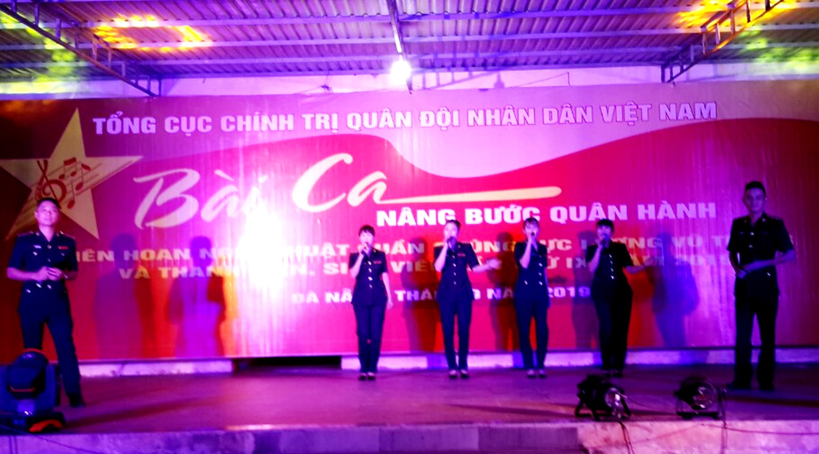 Các đoàn NTQC biểu diễn phục vụ bộ đội và nhân dân trên địa bàn Quân khu 5