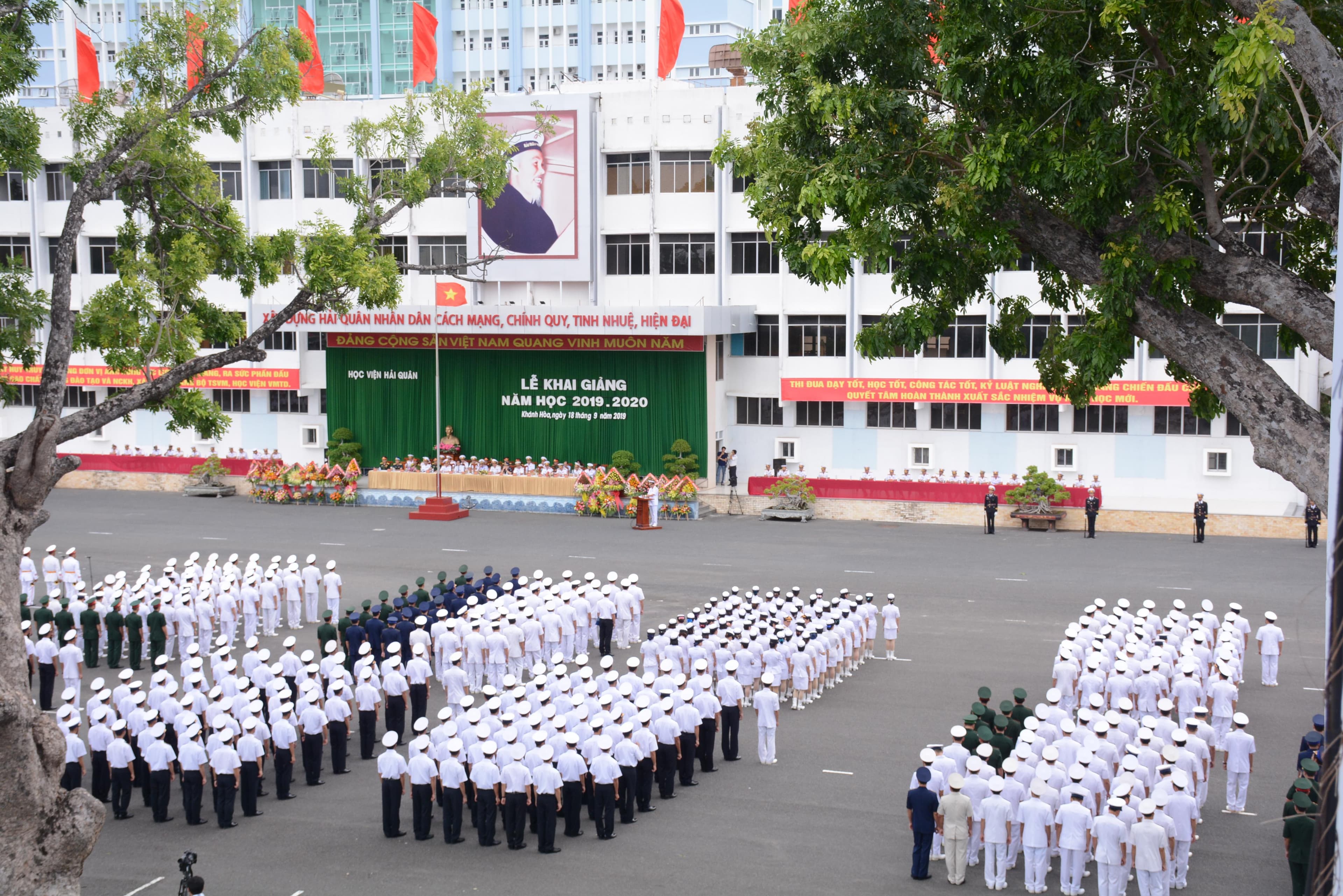 Việc dạy và học ngoại ngữ ở Học viện Hải quân