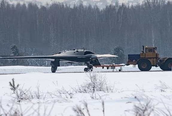 UACV S-70 Okhotnik lần đầu tiên diễn tập phối hợp tác chiến cùng máy bay Su-57