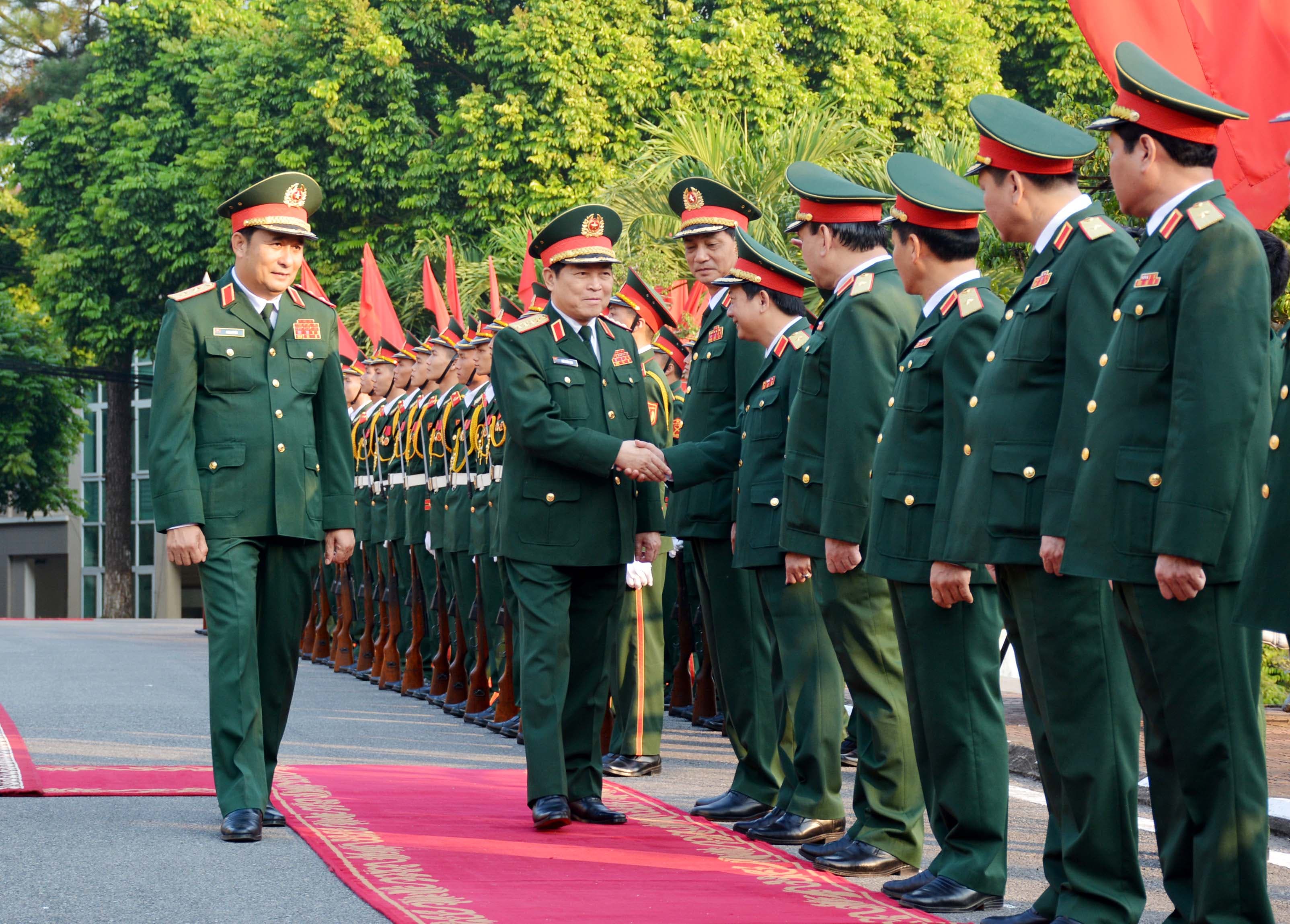 Đại tướng Ngô Xuân Lịch thăm, làm việc và chủ trì bàn giao chức vụ Tư lệnh Quân khu 2