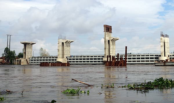 An Giang vận hành xả lũ đầu nguồn tại đập Trà Sư